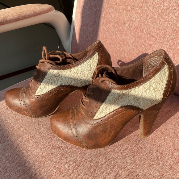 Charlotte Russe lace platform heels - Picture 3 of 8